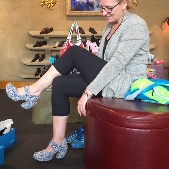 Meet your Posher, Lisa - Picture 3 of 3